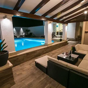 Luxury Elis With Private Pool Apartment